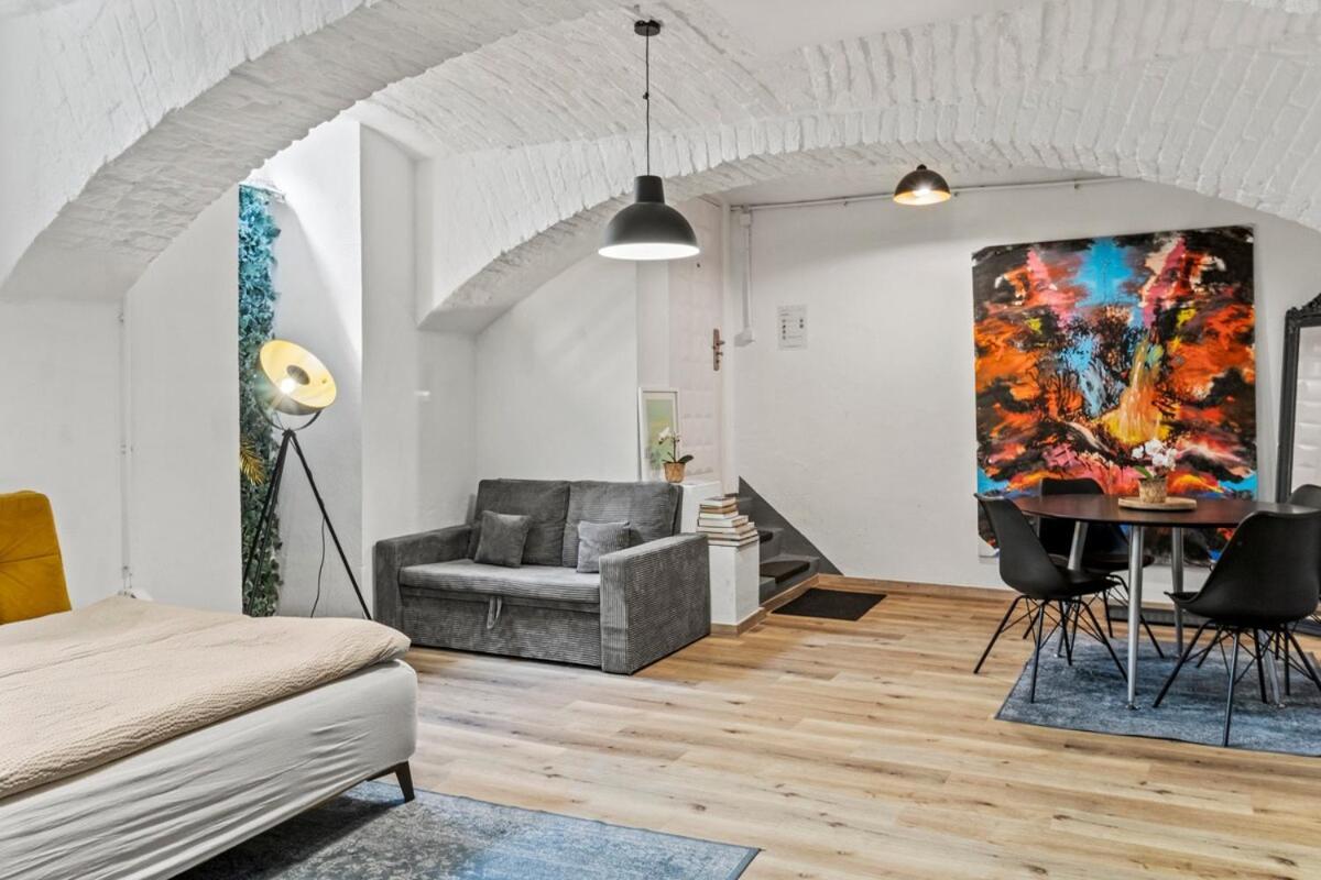 6 Minutes To S-bahn I Souterrain Loft I Wifi * Wien